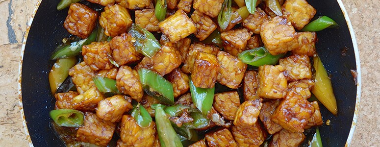 The Faux Food Primer Will Impress Guests A fresh meat alternative dish with soy sauce and scallions.