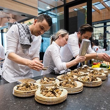 7 Ingredients to Build a Thriving Team in Your Kitchen