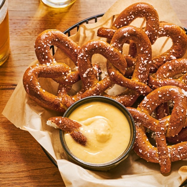 Beer Cheese Dip with Hot Pretzels Beer Cheese Dip with Hot Pretzels