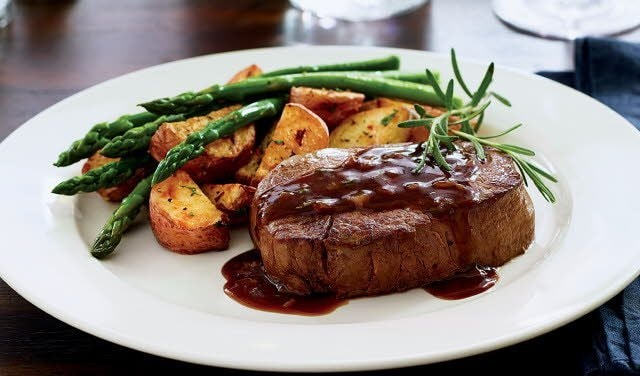 Filet Mignon with Garlic and Rosemary Sauce