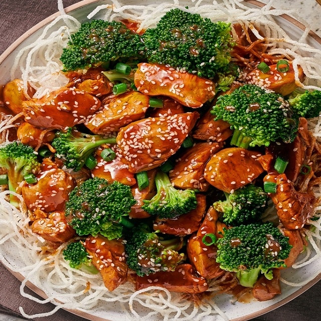 Teriyaki Glazed Chicken and Broccoli Bowl with Crispy Noodles – - Recipe