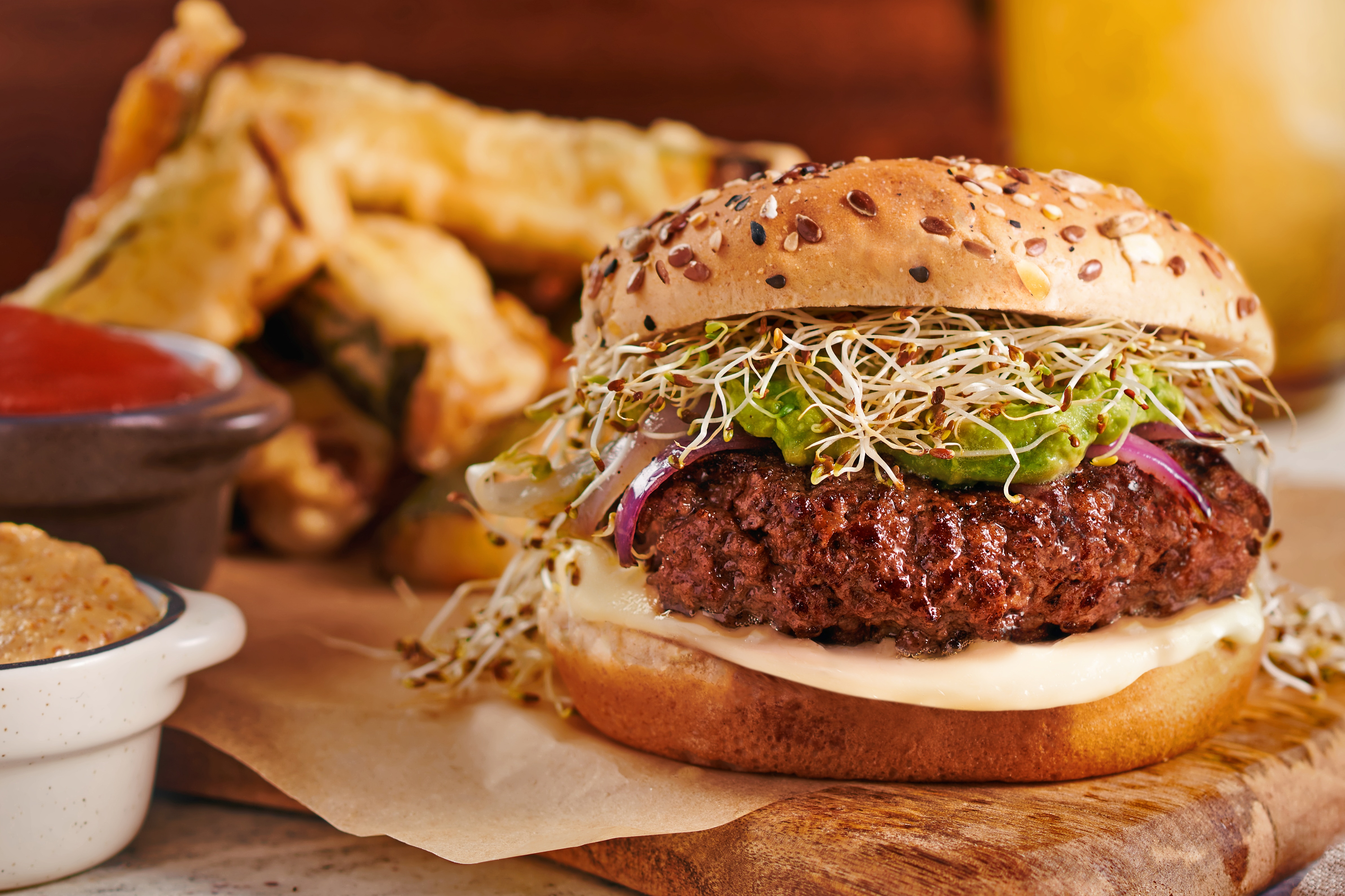 California Burger with Avocado and Sprouts – - Recipe California Burger with Avocado and Sprouts – - Recipe